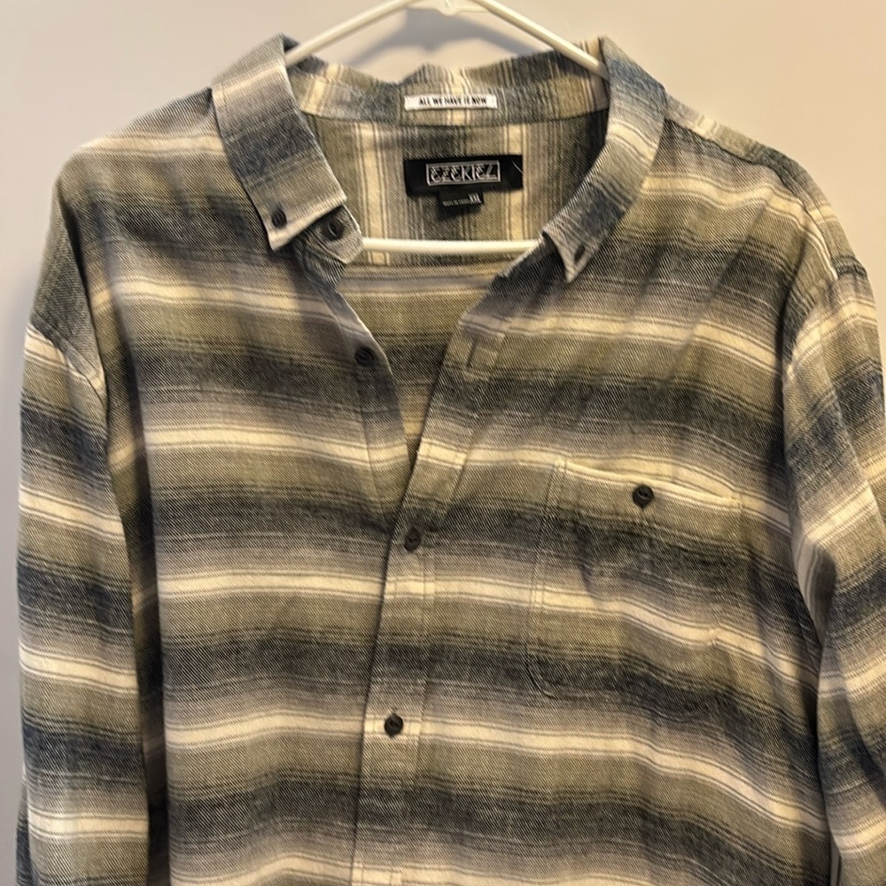 EZEKIEL BRAND NWTS MENS FLANNEL L/S SIZE XXL LIGHT GREEN AND BLUE SOFT & COMFY